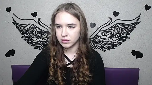 LauraHlot online show from 04/15/26, 05:46