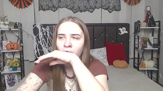 LauraHlot online show from 10/30/25, 06:16