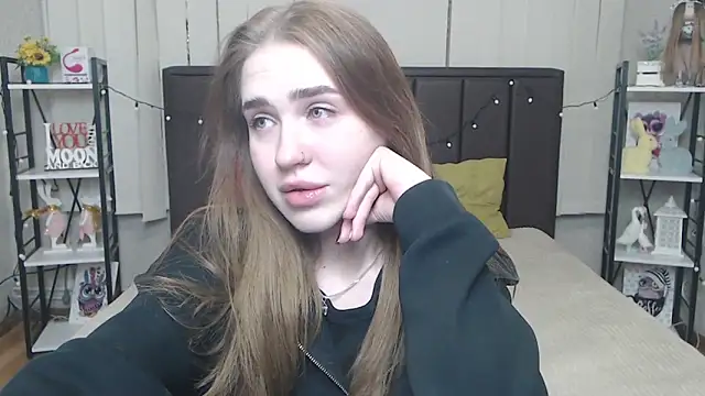 LauraHlot online show from 10/07/25, 05:14