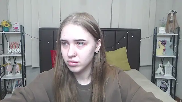 LauraHlot online show from 10/10/25, 05:47