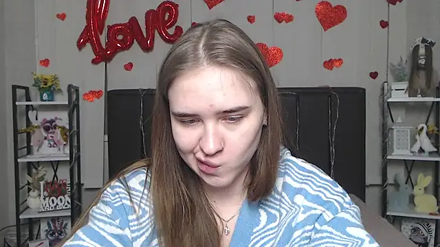 Snapshot of LauraHlot chatting on 02/20/26, 07:27 LauraHlot online show from 02/20/26, 07:27