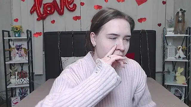 Snapshot of LauraHlot chatting on 02/11/26, 08:31 LauraHlot online show from 02/11/26, 08:31