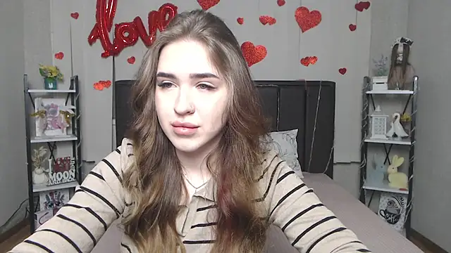 Snapshot of LauraHlot chatting on 03/03/26, 06:20 LauraHlot online show from 03/03/26, 06:20