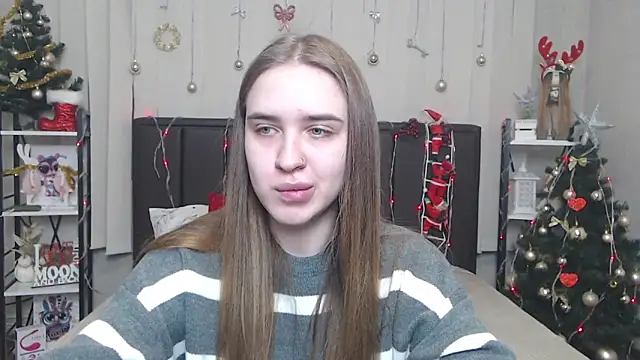 Snapshot of LauraHlot chatting on 12/23/25, 06:45 LauraHlot online show from 12/23/25, 06:45