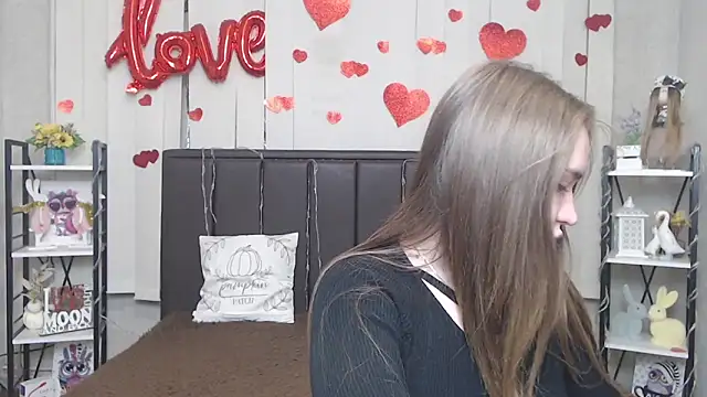 LauraHlot online show from 05/29/26, 05:35