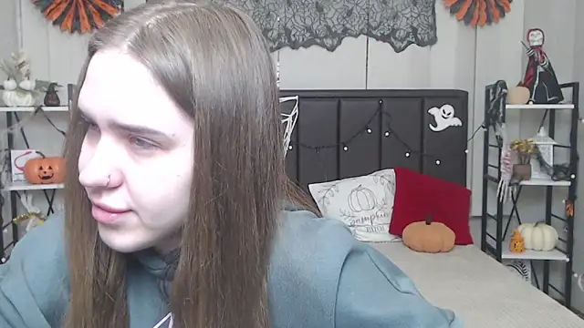 LauraHlot online show from 10/29/25, 06:40