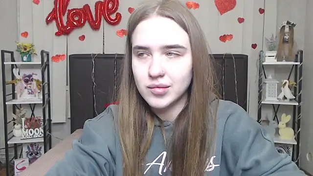 Snapshot of LauraHlot chatting on 01/18/26, 08:23 LauraHlot online show from 01/18/26, 08:23