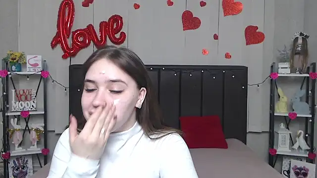 LauraHlot online show from 03/17/25, 06:32