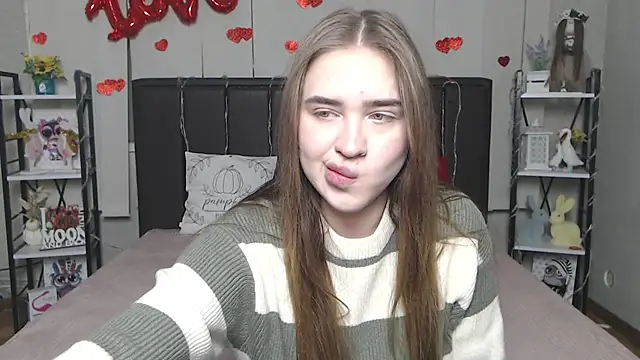 Snapshot of LauraHlot chatting on 02/18/26, 06:04 LauraHlot online show from 02/18/26, 06:04