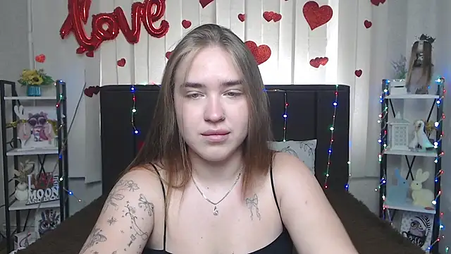 LauraHlot online show from 07/06/26, 08:21
