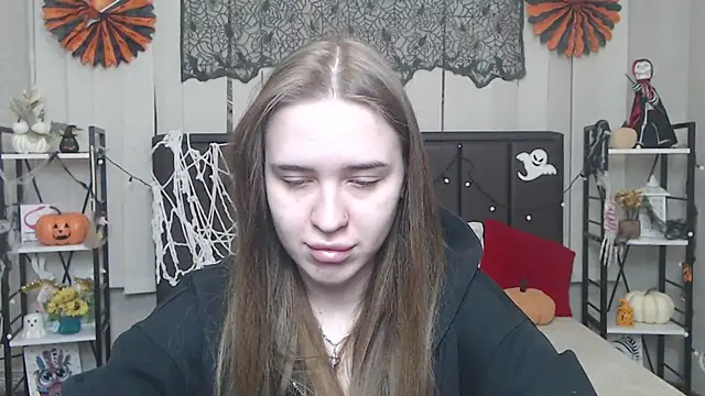 LauraHlot online show from 10/28/25, 06:18