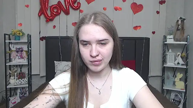 LauraHlot online show from 05/01/26, 05:40