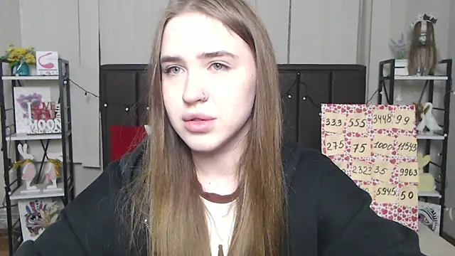 LauraHlot online show from 11/21/25, 06:40