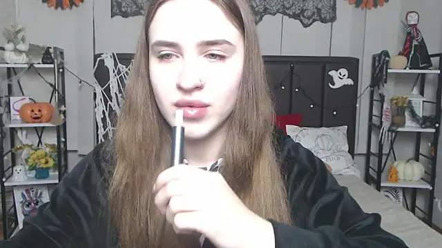 LauraHlot online show from 11/13/25, 06:39