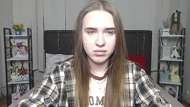 Snapshot of LauraHlot chatting on 01/15/26, 06:44 LauraHlot online show from 01/15/26, 06:44