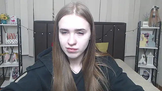 LauraHlot online show from 10/18/25, 05:31