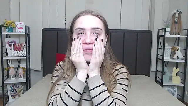 LauraHlot online show from 12/05/25, 06:17