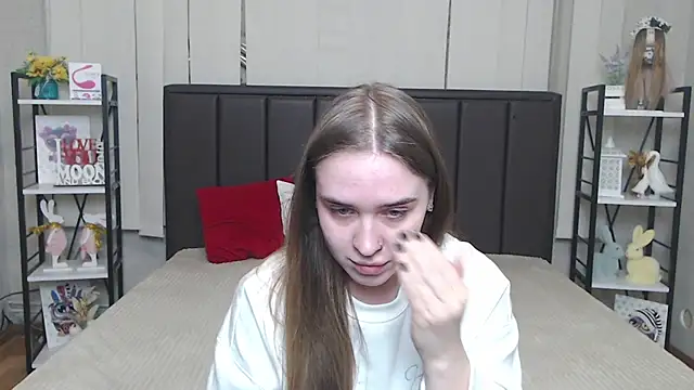 LauraHlot online show from 11/30/25, 06:58