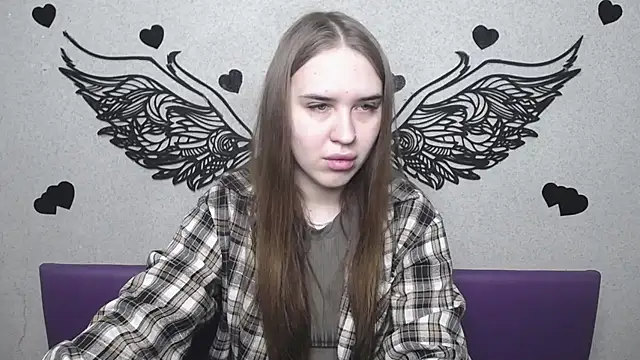 LauraHlot online show from 04/22/26, 05:36