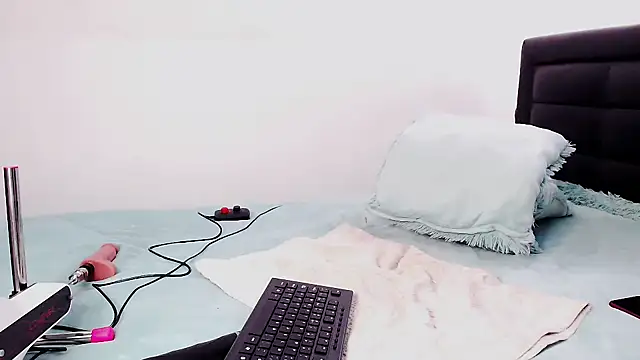 anyaadamss online show from 10/25/25, 01:01