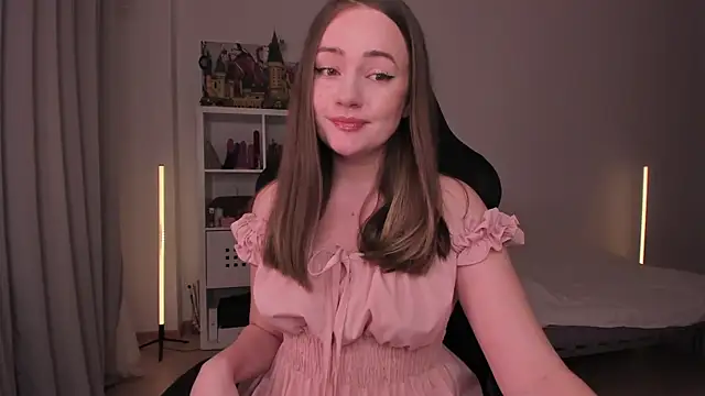 Snapshot of WalkingGirl chatting on 02/14/25, 05:36 WalkingGirl online show from 02/14/25, 05:36