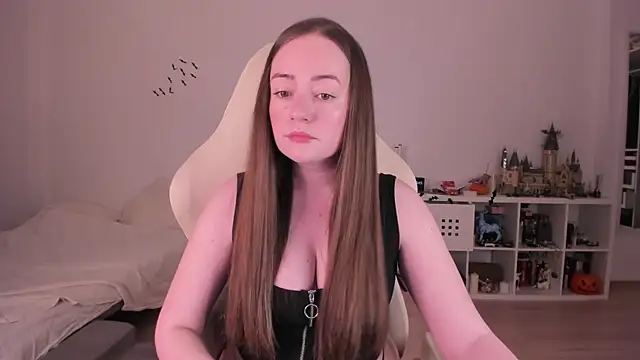 WalkingGirl online show from 12/14/25, 08:03