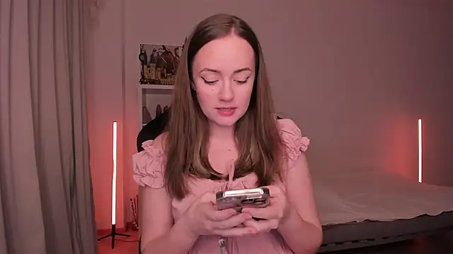 Snapshot of WalkingGirl chatting on 02/05/25, 06:15 WalkingGirl online show from 02/05/25, 06:15