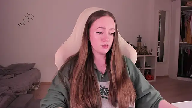 WalkingGirl online show from 11/28/25, 08:09