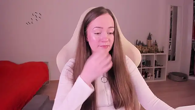 Snapshot of WalkingGirl chatting on 11/09/25, 07:29 WalkingGirl online show from 11/09/25, 07:29