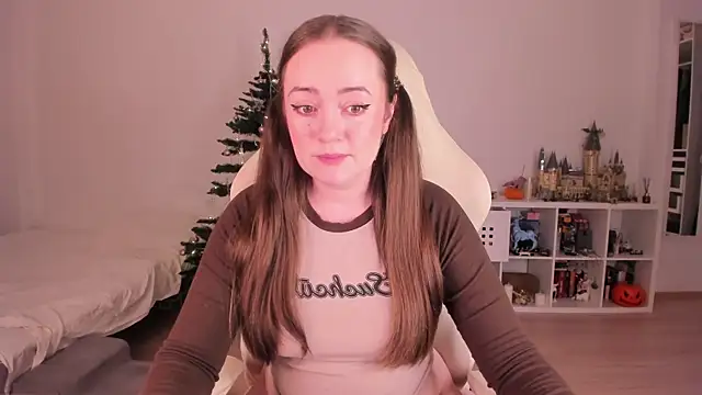 WalkingGirl online show from 12/17/25, 01:43