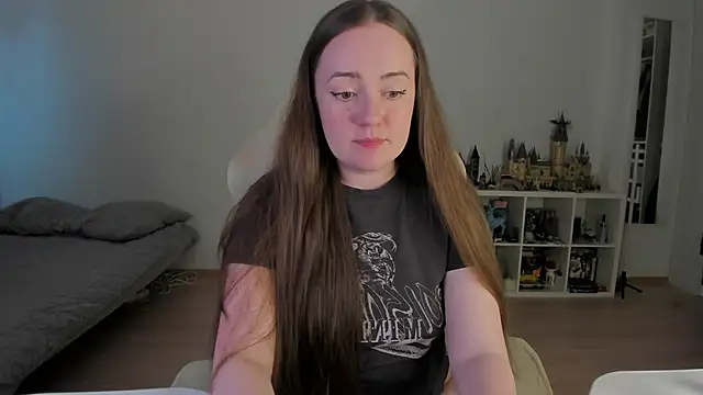 WalkingGirl online show from 06/17/26, 04:23