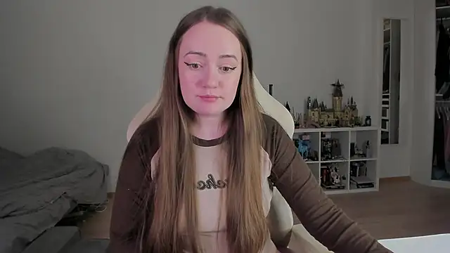 WalkingGirl online show from 05/24/26, 08:42