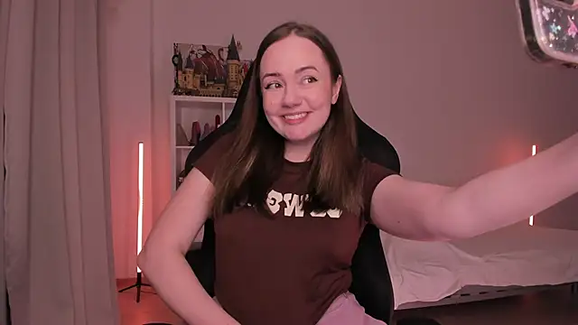 Snapshot of WalkingGirl chatting on 02/07/25, 06:56 WalkingGirl online show from 02/07/25, 06:56