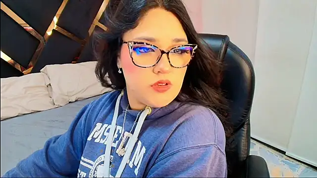 Camiila Osorio online show from 04/15/26, 07:58