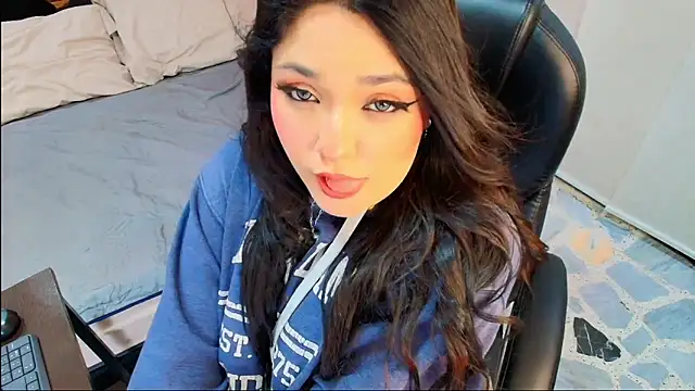 Camiila Osorio online show from 04/15/26, 07:51