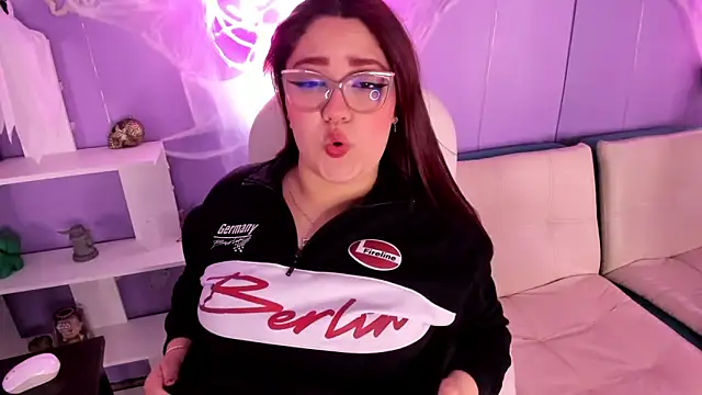 Camiila Osorio online show from 10/17/25, 08:21