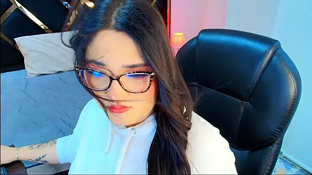 Camiila Osorio online show from 04/17/26, 07:38