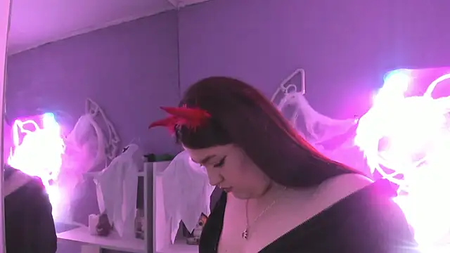 Camiila Osorio online show from 10/31/25, 07:32