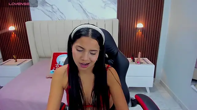 Snapshot of TATIGOLD2 chatting on 12/18/25, 02:27 TATIGOLD2 online show from 12/18/25, 02:27