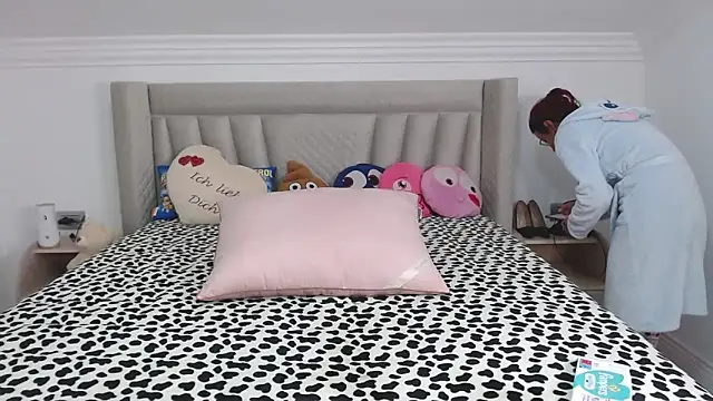 CatWoman0001 online show from 11/30/25, 10:32