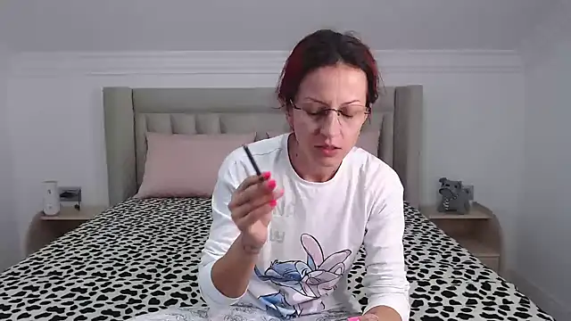 CatWoman0001 online show from 11/07/25, 10:42