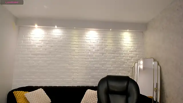 Snapshot of ValeriaVelvet chatting on 11/15/25, 12:09 ValeriaVelvet online show from 11/15/25, 12:09