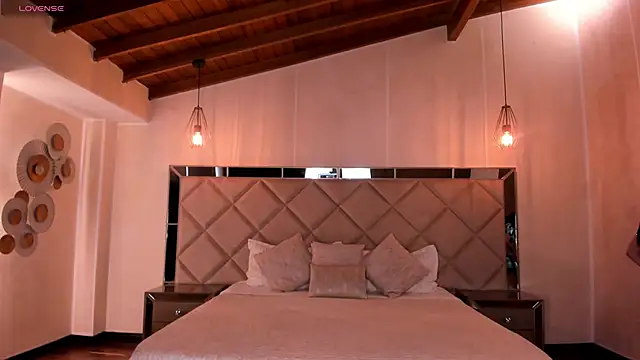 Snapshot of ValeriaVelvet chatting on 10/31/25, 12:13 ValeriaVelvet online show from 10/31/25, 12:13