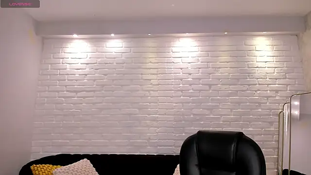 Snapshot of ValeriaVelvet chatting on 11/17/25, 12:09 ValeriaVelvet online show from 11/17/25, 12:09