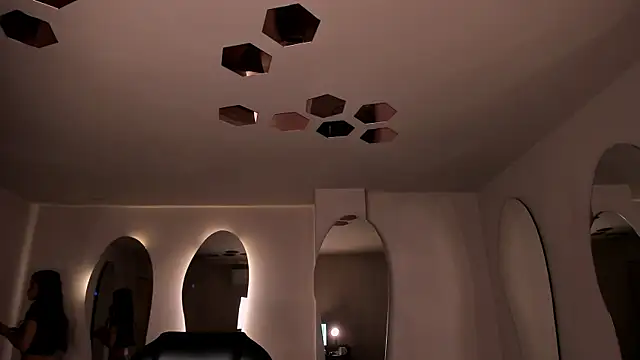 ValeriaVelvet online show from 04/04/26, 12:01