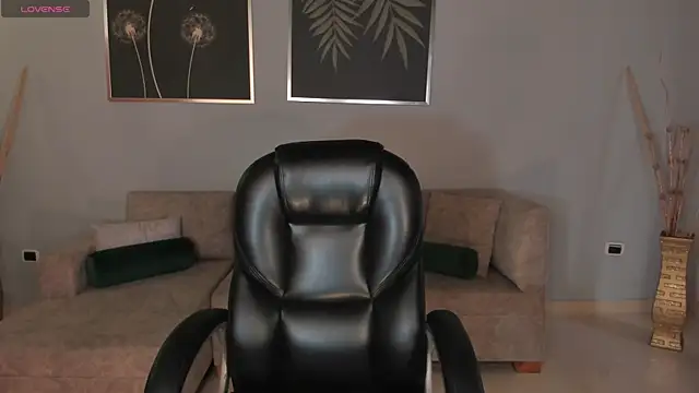 Snapshot of ValeriaVelvet chatting on 11/25/25, 12:16 ValeriaVelvet online show from 11/25/25, 12:16