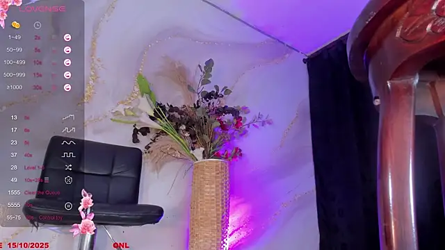 Snapshot of Karla-Ebony chatting on 10/15/25, 01:52 Karla-Ebony online show from 10/15/25, 01:52