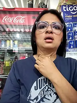 Snapshot of Linda_Lars chatting on 10/29/25, 02:38 Linda Lars online show from 10/29/25, 02:38