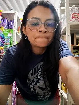 Snapshot of Linda_Lars chatting on 12/17/25, 03:50 Linda Lars online show from 12/17/25, 03:50