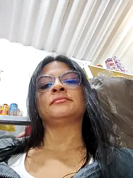 Snapshot of Linda_Lars chatting on 12/15/25, 03:34 Linda Lars online show from 12/15/25, 03:34